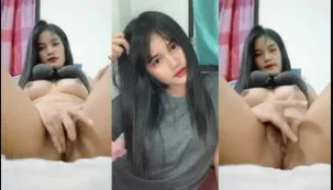တစ်ယောက်တည်းကလိနေတဲ့ ကောင်မလေး