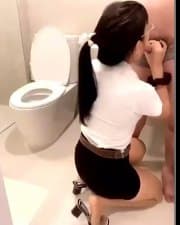 အိမ်သာထဲ ခေါ်ပြီး ကျောင်းသူ လေး ကိုတီး