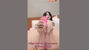 သဇင်ဦး စောက်ဖုတ်ပွတ်တဲ့ကားသစ်လေး
